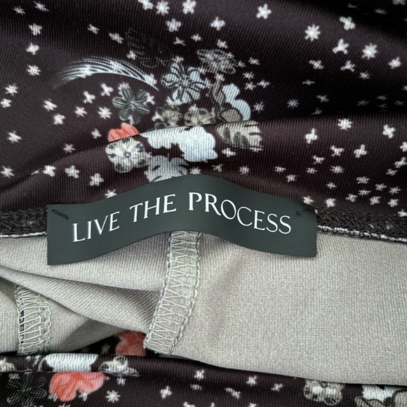 LIVE‎ THE PROCESS | Brown Floral Bike Shorts Sz M - Picture 3 of 9